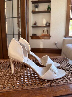 Something Bleu Ciara Ivory Satin Wedding Shoes Heels Size 6.5